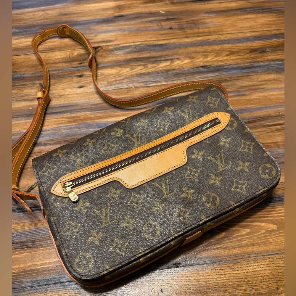 Louis Vuitton Saint Germain Bag
Vintage
Leather
Authentic